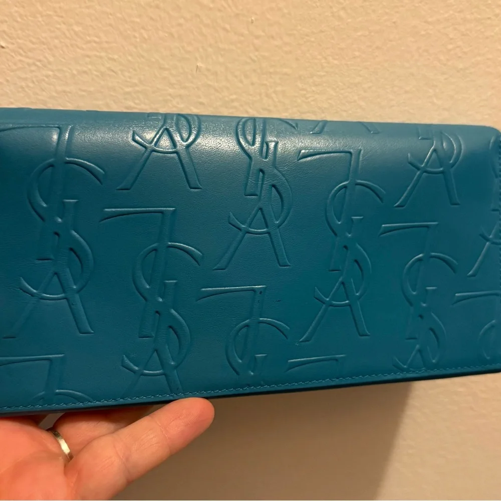 🔥SOLD🔥STUNNING 🤩 Yves Saint Laurent Embossed Leather Wallet ✨ - Picture 2 of 16